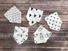 Monochrome bandana bib in x’s and o’s