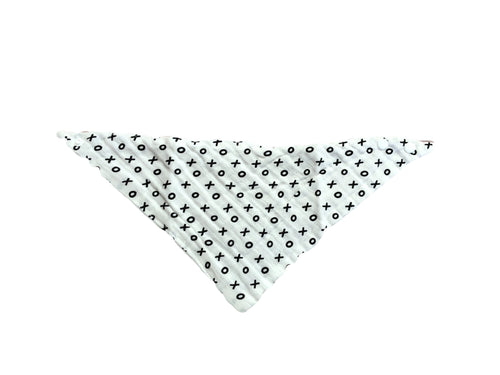 Monochrome bandana bib in x’s and o’s