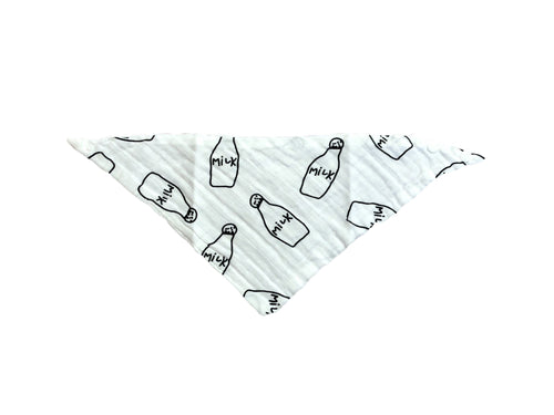 Monochrome bandana bib in milk